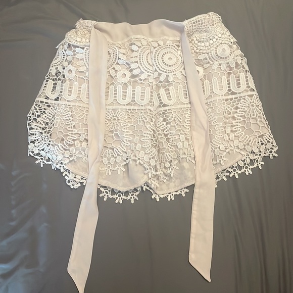 Woman’s White Lacy Shorts - Picture 5 of 5